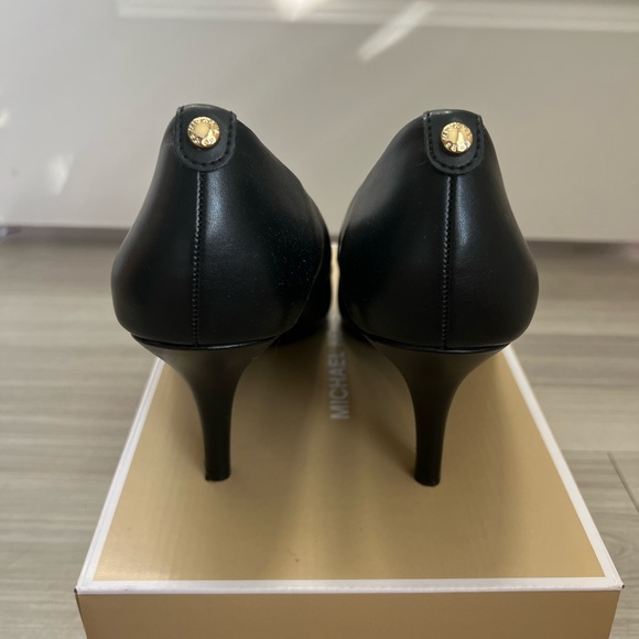 Michael Kors Black Leather Pumps Sz 11 - Picture 3 of 3